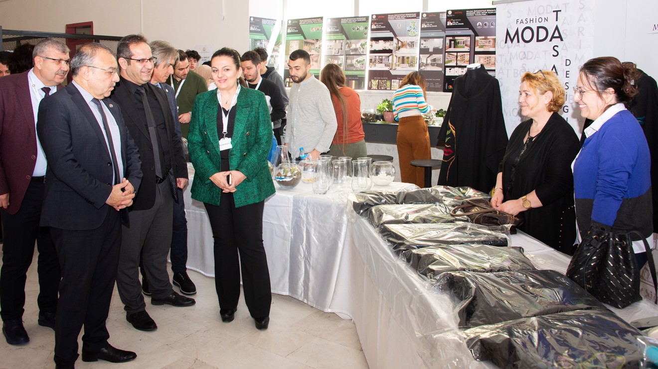 Selçuk Üniversitesi Fen Fakültesinde afetzedeler için atölye çalışması ve kermes etkinliği